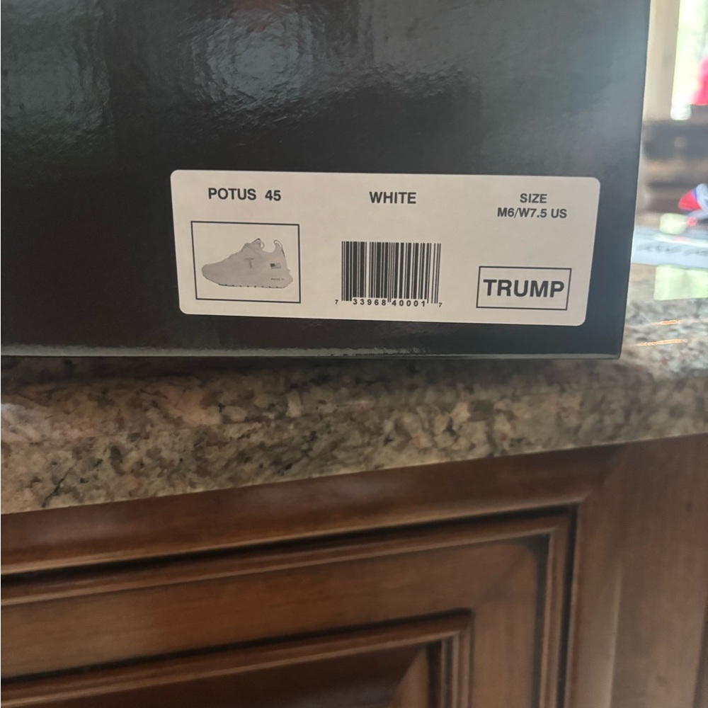 Authentic Trump sneakers. Unused - Picture 5 of 5